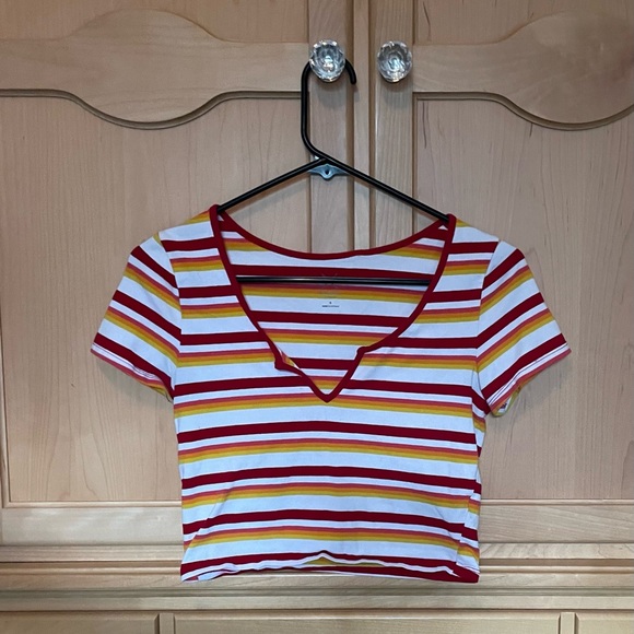 PacSun Basic Cropped V-Neck Shirt - Picture 2 of 3